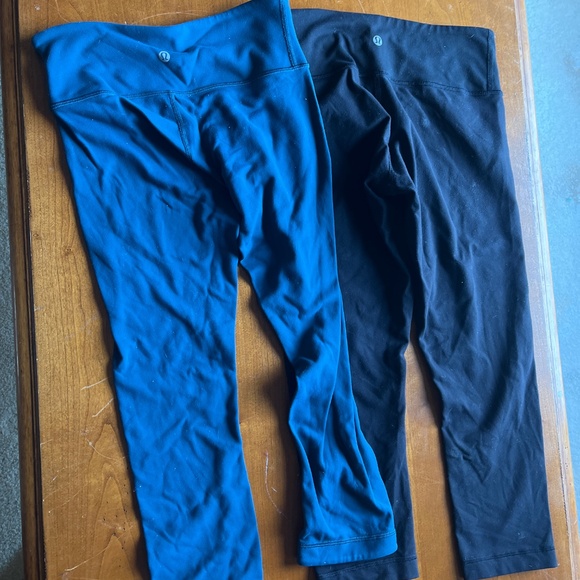 2 pairs of Lululemon capri leggings - Picture 4 of 4